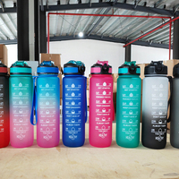 Bouteille d'eau de sport en plastique écologique 1L/32oz avec paille et couvercle à clapet, marqueur de temps motivant pour boire directement, sans danger pour les aliments, compatible lave-vaisselle