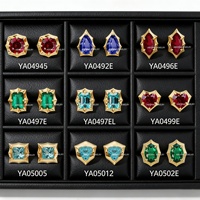 Pendientes de tuerca solitarios geométricos afilados Starlight de plata 925 chapada en oro con gemas de colores cultivadas en laboratorio Abiding Starburst