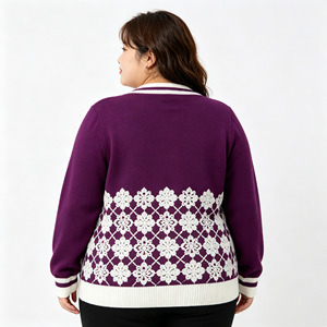 Cappotto Lavorato a Maglia Oversize da Donna con Bottoni, Stile Vintage, con Applicazioni Floreali a Rombo e Motivo Floreale Traforato - Product Image 3