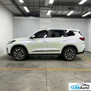 Un SUV compact d'occasion bien entretenu offrant un grand <span class=keywords><strong>espace</strong></span> et un confort élevé, Chery Tiggo 8 <span class=keywords><strong>2018</strong></span>, avec un intérieur sombre - Product Image 4