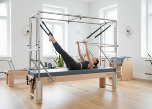Reformer <span class=keywords><strong>Pilates</strong></span> Professionnel Portable et Réglable 3-en-1 en Bois d'Érable, Tour Cadillac, Lit de Luxe avec 15 ressorts coréens pour Studio - Product Image 1