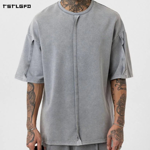 Conjunto de chándal de dos piezas de corte y confección, de tejido grueso con lavado vintage, compuesto por camiseta oversize con hombros caídos y pantalones de pierna ancha, estilo streetwear. - Product Image 6