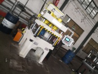 Machine de poinçon de fabrication de plaque d'immatriculation de voiture mécanique avec moteur de noyau et composants de roulement