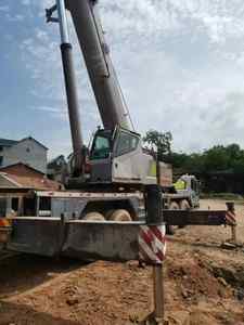 Zoomlion QY80V5รถบรรทุก80ตันเครนรถบรรทุกที่มี QY80V เครนเคลื่อนที่/QY35V/Ztc800h QY30V/เครื่องยนต์ Ztc950h เป็นส่วนประกอบหลัก - Product Image 4