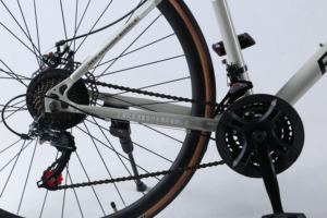 Premium Adult Road Bike with 21-Speed <strong>Drivetrain</strong>, Disc Brakes and Standard Pedals - Product Image 6