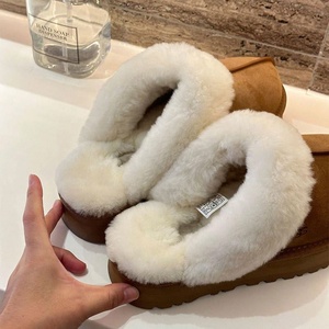 Bottes de neige pour femmes de qualité supérieure, tendance, design de créateur, Uggs, mode, chaudes, en laine de mouton, thermiques, confortables, semelle épaisse en caoutchouc - Product Image 4