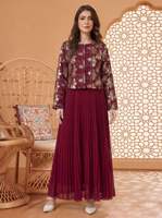 Nouvel ensemble deux pièces élégant de style islamique musulman du Moyen-Orient, Dubaï, avec fleurs brodées et perles, comprenant un manteau et une longue robe plissée