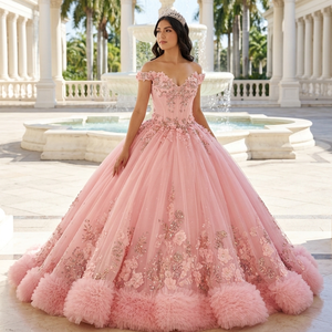 1229 Vestidos de Quinceañera Románticos de Color Rosa, con Hombros Descubiertos, Flores y Volantes, Estilo Princesa - Product Image 1