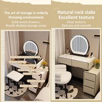 Coiffeuse compacte blanche avec plateau en verre trempé, armoire latérale interchangeable et miroir intelligent LED 3 couleurs pour petits espaces.