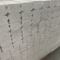Rampe d'escalier en bois de pin et paulownia apprêté blanc, balustres en bois