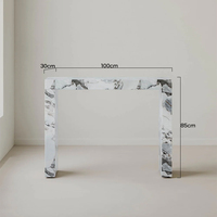 Table console en marbre Calacatta veiné audacieux, tout-en-un, en forme de U, avec plateau épais, style minimaliste et luxueux, pour l'entrée.