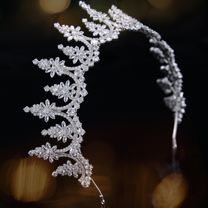 Diadème de mariée fait main, accessoire de <span class=keywords><strong>coiffure</strong></span> de mariage haut de gamme en zircon 5A plaqué argent avec boucles de fixation pour <span class=keywords><strong>coiffure</strong></span> - Product Image 5