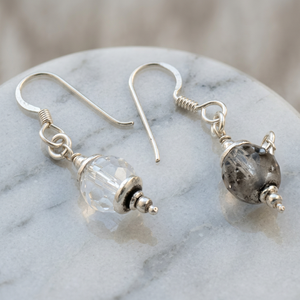 Boucles d'oreilles pendantes en cristal pour femmes, forme goutte d'eau, bijoux classiques, style à porter au quotidien - Product Image 3