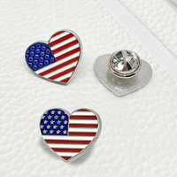 Épingle en forme de coeur USA Element Badge en métal moulé sous pression Drapeau de pays personnalisé Épinglette Patriotique Coeur Épingle en émail américain