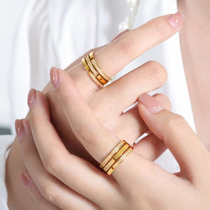 Anillo <span class=keywords><strong>de</strong></span> circón <span class=keywords><strong>de</strong></span> <span class=keywords><strong>tres</strong></span> capas lujoso <span class=keywords><strong>de</strong></span> gama alta, anillo <span class=keywords><strong>de</strong></span> apertura <span class=keywords><strong>de</strong></span> acero inoxidable chapado en oro <span class=keywords><strong>de</strong></span> 18 quilates, anillos <span class=keywords><strong>de</strong></span> acero inoxidable por mayor - Product Image 5