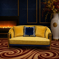 Canapé deux places de luxe en velours jaune et bleu avec garniture dorée, moderne, pour villa, salon, hall d'hôtel