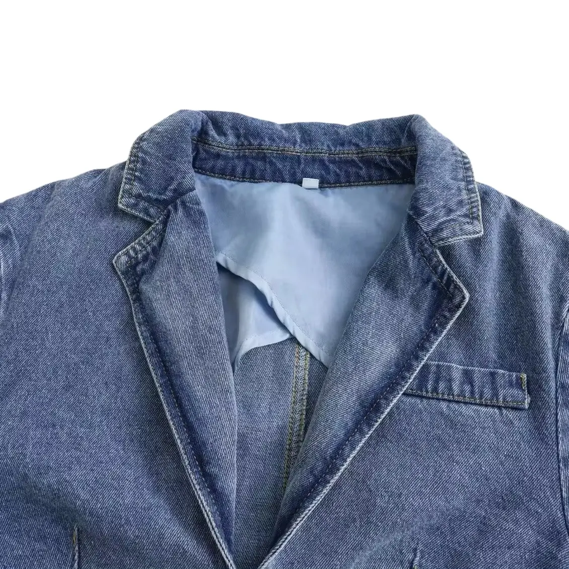 OEM/ODM personnalisation col rabattu manches longues denim bleu couleur bas gland mode décontractée jean veste courte pour les femmes