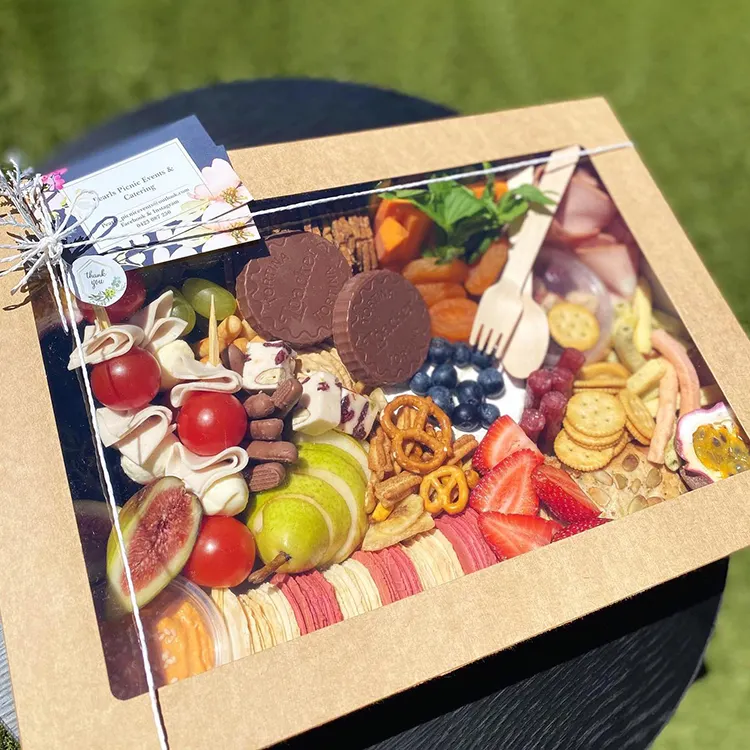 Benutzer definierte Flöte E Kraft Wellpappe Strong Grazing Catering Box Desserts Bäckerei Box Picknick zum Mitnehmen Lebensmittel verpackung mit klarem Fenster
