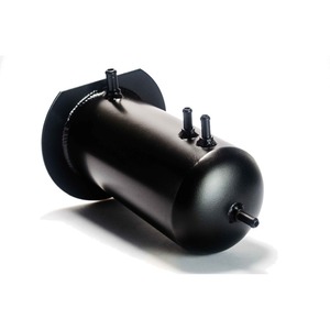 Réservoir d'eau en aluminium 2,5 L, raccordement universel de 8 mm pour la modification, la rénovation et la mise à niveau des voitures à transmission manuelle (MT) - Product Image 1