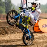 Vélo de course pour enfants en gros, mini moto tout-terrain avec fourche à suspension avant, moteur brushless 653W, cadre en alliage d'aluminium, directement de l'usine