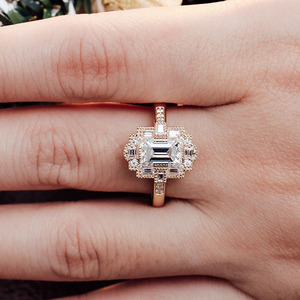 Anelli di Fidanzamento Unici Certificati GRA con Moissanite Coltivata in Laboratorio, Montatura a Griffe in Oro Massiccio 18k, Personalizzati e Direttamente dalla Fabbrica - Product Image 4