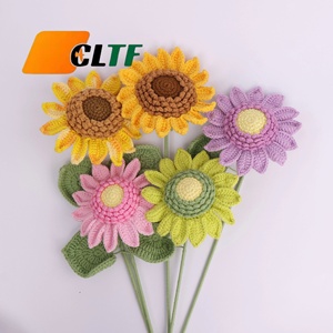 Ramo de Girasoles Tejidos a Crochet, Flores Artificiales con Envoltura, Regalo para el Día del Maestro, Decoración de Graduación - Product Image 1