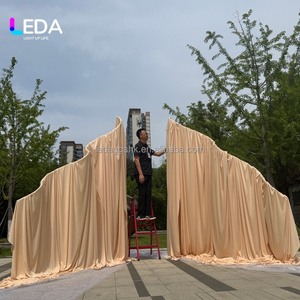 ฉากหลังโลหะปรับระดับความสูงได้ ดีไซน์ใหม่ของ LEDA รูปทรงคลื่น สำหรับตกแต่งเวทีงานแต่งงาน พร้อมผ้าคลุมสำหรับงานอีเว้นท์ - Product Image 4