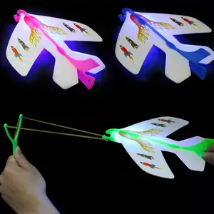 طائرة شراعية بعلم ، إضاءة led ملونة مضيئة يمكن أن تلعب في الليل ، طائرة فوم ، أفضل لعبة للأطفال