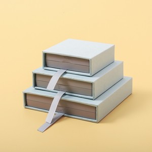 Caja de Exhibición de Joyería Cuadrada Moderna con Cierre de Cordón, de Cartón Transparente y Película de PE, Personalizable y de Venta Caliente, para Collares - Product Image 6