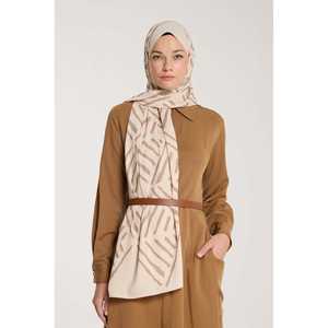 Bufanda Tradicional de Visón Pure Tone con Patrón en V en Color Beige - Product Image 3