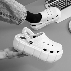 Sabots blancs à semelle épaisse pour femmes, chaussures d'été à bout fermé en EVA, hauteur de talon de 4cm, vêtements de plage - Product Image 4