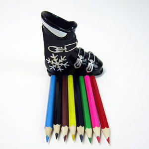 Usine personnalisé maison bureau décor porte-<span class=keywords><strong>crayon</strong></span> organisateur de bureau résine noir <span class=keywords><strong>3D</strong></span> Ski chaussure Sculpture stylo support <span class=keywords><strong>Pot</strong></span> - Product Image 1