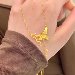 Collana con Ciondolo a Farfalla e Serpente in Acciaio Inossidabile, Design Elegante e Lussuoso, Gioiello Romantico di Alta Gamma - Product Image 2