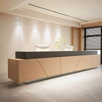 Revêtement bois anti-fissuration écologique et durable pour comptoirs commerciaux (discothèques, bars, cafés) – Design moderne, couleur douce, sensation de continuité