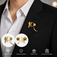 Épinglette personnalisée en or avec monogramme, initiale personnalisée, badge de costume en métal avec double fermoir papillon