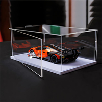Vitrine en acrylique transparent Keli avec support de boîte de présentation de porte avec vitrine de protection anti-poussière à base blanche pour objets de collection