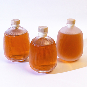 Bottiglia di Vetro Trasparente Satinata di Alta Qualità da 375ml 500ml Riciclabile per Vino e Liquori con Tappo in Sughero Sintetico - Product Image 5