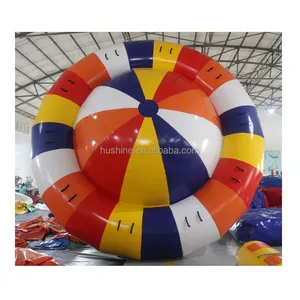 Aufblasbares Wassersport spiel Spielgeräte Flying Saturn Spinning Towable Tube Aufblasbares verrücktes UFO Aufblasbares Disco-Boot