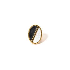 Bague tendance en acier inoxydable 316L plaqué or PVD, durable et résistante, design ovale noir et blanc - Product Image 1