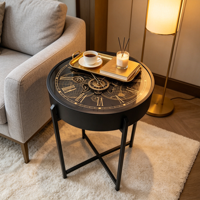 Table d'appoint ronde Steampunk avec horloge, plateau en verre motif carte du monde vintage, structure métallique industrielle, table d'appoint de canapé pour la décoration du salon