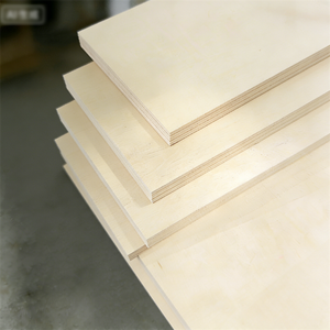 ألواح خشب رقائقي مقاومة للماء مغطاة بطبقة لامعة، سطح خشب البتولا، مقاس 1220×2440 ملم - Product Image 3