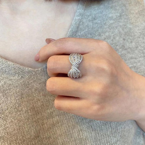 Anello a Forma di Fiocco, Design Minimalista, Anello da Dito per Donne - Product Image 4