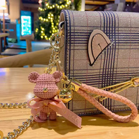 Porte-clés en résine ours mignon avec nœud papillon, pendentif de sac exquis pour filles, breloque de sac à dos, accessoire de poupée, cadeau prêt à offrir