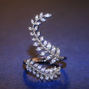 Anello Lungo con Design a Foglia, Elegante Anello da Dito per Donne - Product Image 6