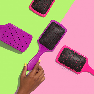 Schwarze Plastik-Paddelbürste mit Nylonborsten, Entwirrbürste mit individuellem Logo, Kopfhautmassagebürste und Glättbürste für den Heimgebrauch - Product Image 5