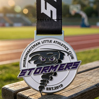 Médailles de course plaquées argent, estampées, en alliage de zinc, avec logo émaillé personnalisé et ruban, pour club d'athlétisme jeunesse