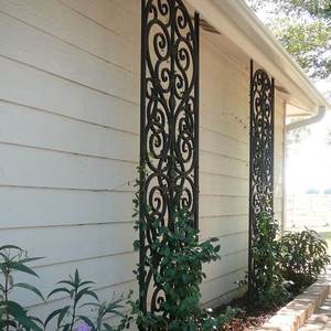 Arbre de jardin en fer forgé à la main avec structure de pergola intégrée, design en fer forgé personnalisé pour les plantes grimpantes - Product Image 1
