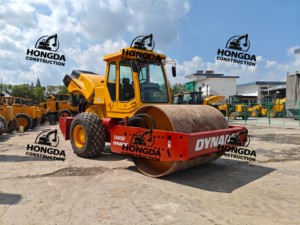 Rouleau compresseur pneumatique Dynapac CA602 d'occasion, modèle 2022, moteur diesel Cummins, monocylindre, puissance 142 kW, pompe à roulement moteur - Product Image 4