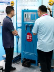 Dispensador de gas GLP inteligente fácil de operar con báscula de llenado electrónica de doble boquilla para estaciones de gas empaquetadas en cajas de cartón - Product Image 6