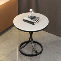Table basse moderne de luxe en dalle de roche avec petit meuble d'appoint en verre pour les coins de canapé du salon et balcon, ensemble simple et mobile